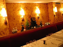 Atmosphère du Restaurant Le Versailles Dernière Brasserie d'Autrefois au Coeur de Limoges depuis 1932 - n°12