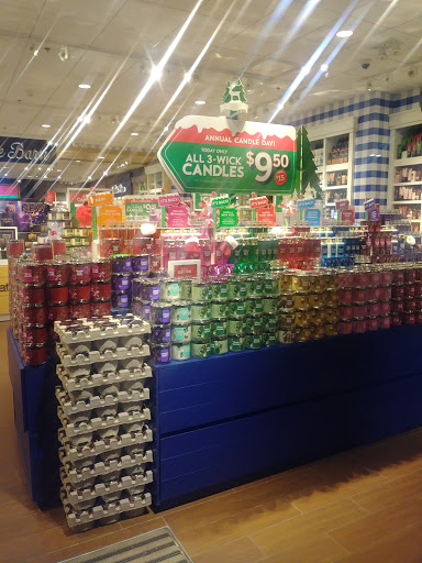 Beauty Supply Store «Bath & Body Works», reviews and photos, 1001 75th St, Woodridge, IL 60517, USA