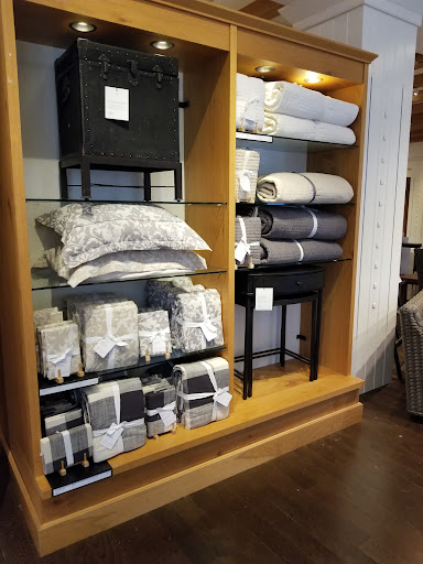 Furniture Store «Pottery Barn», reviews and photos, 358 San Lorenzo Ave #2115, Coral Gables, FL 33146, USA