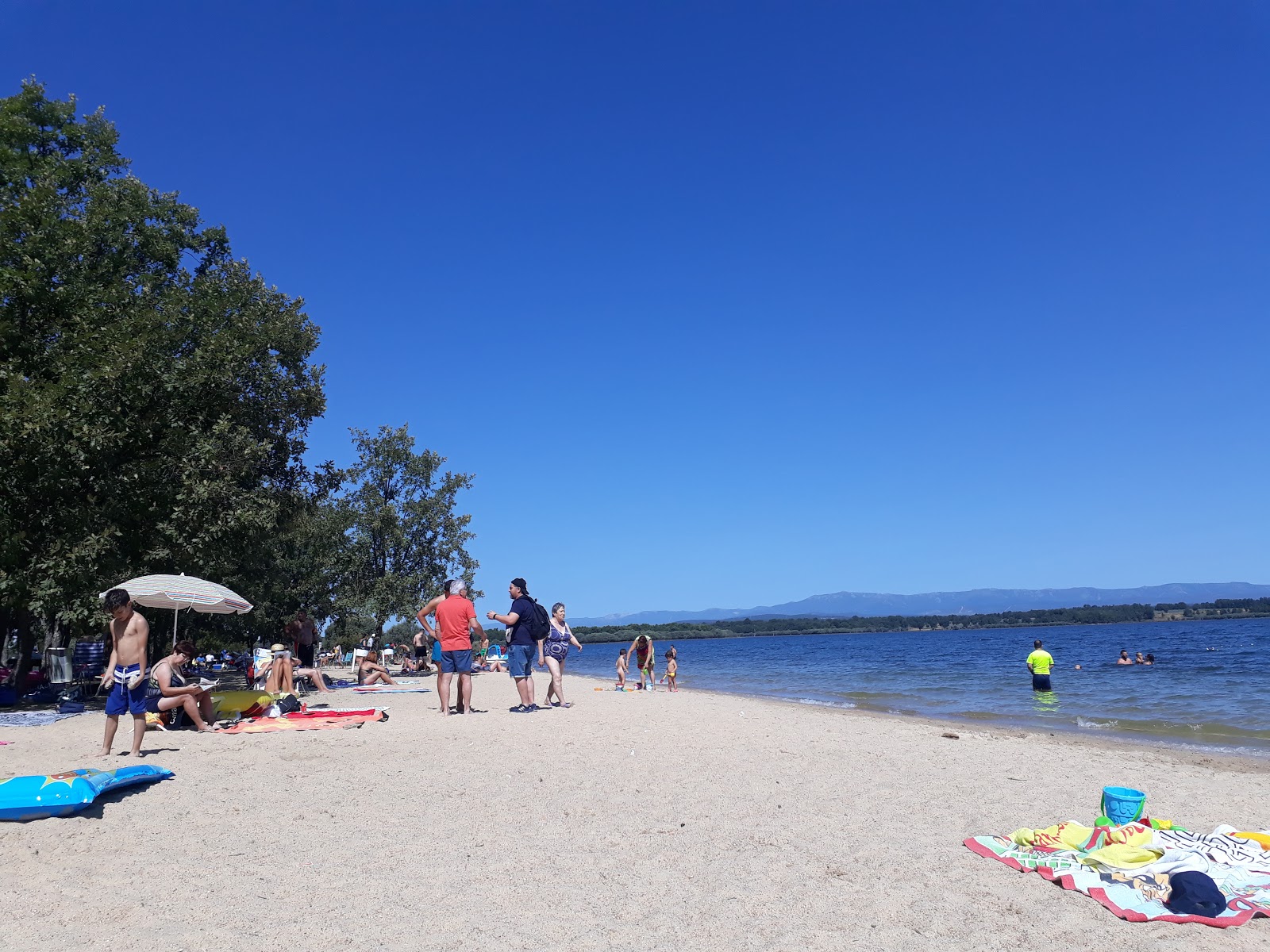 Fotografie cu Playa Embalse de Valparaiso amplasat într-o zonă naturală