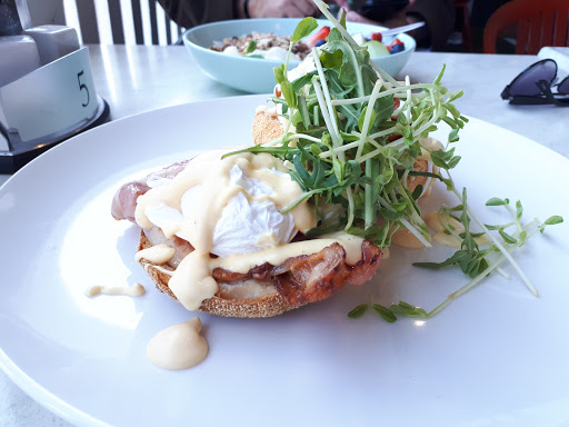 Hotels with brunch in Adelaide