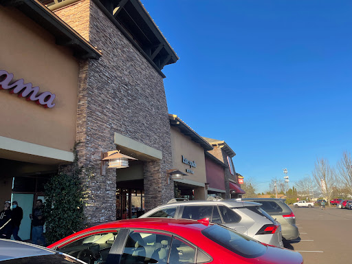 Shopping Mall «Woodburn Premium Outlets», reviews and photos, 1001 N Arney Rd, Woodburn, OR 97071, USA