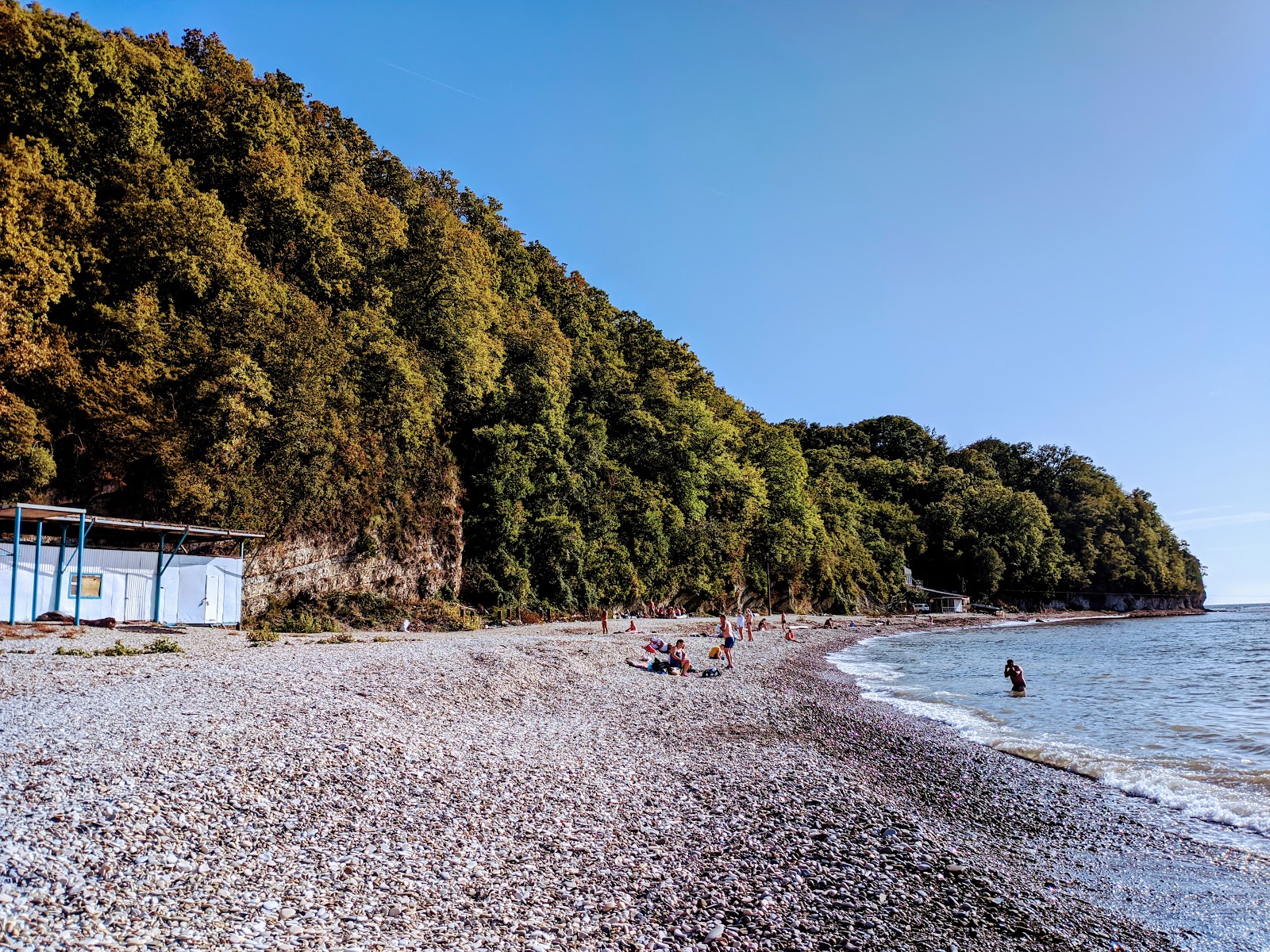 Fotografie cu Primorskaya beach zonele de facilități