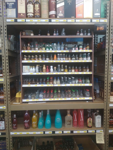 Liquor Store «Davis Liquor Outlet», reviews and photos, 1406 N Waco Ave, Wichita, KS 67203, USA