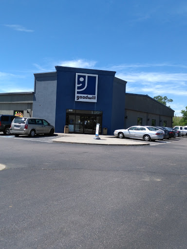 Thrift Store «Discover Goodwill Fountain Retail Center», reviews and photos