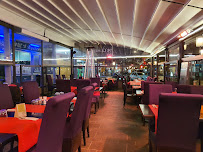 Atmosphère du Restaurant de spécialités à base de poisson-pêcheur Restaurant Brasserie de la mer à Calais - n°4