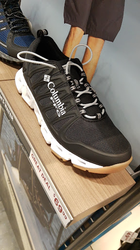Sportswear Store «Columbia Sportswear Outlet Store», reviews and photos, 12801 W Sunrise Blvd, Sunrise, FL 33323, USA