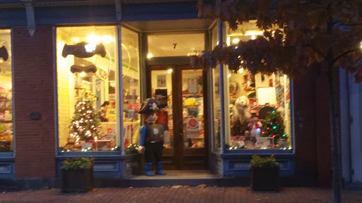 Toy Store «Crackerjacks Toys and Childrens Books», reviews and photos, 7 S Washington St, Easton, MD 21601, USA