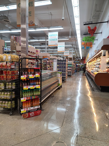 Supermarket «Vallarta Supermarkets», reviews and photos, 19725 Vanowen St, Winnetka, CA 91306, USA
