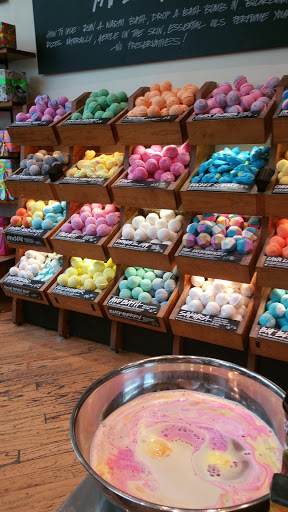 Cosmetics Store «Lush Cosmetics», reviews and photos, 6401 Bluebonnet Blvd #1028, Baton Rouge, LA 70836, USA