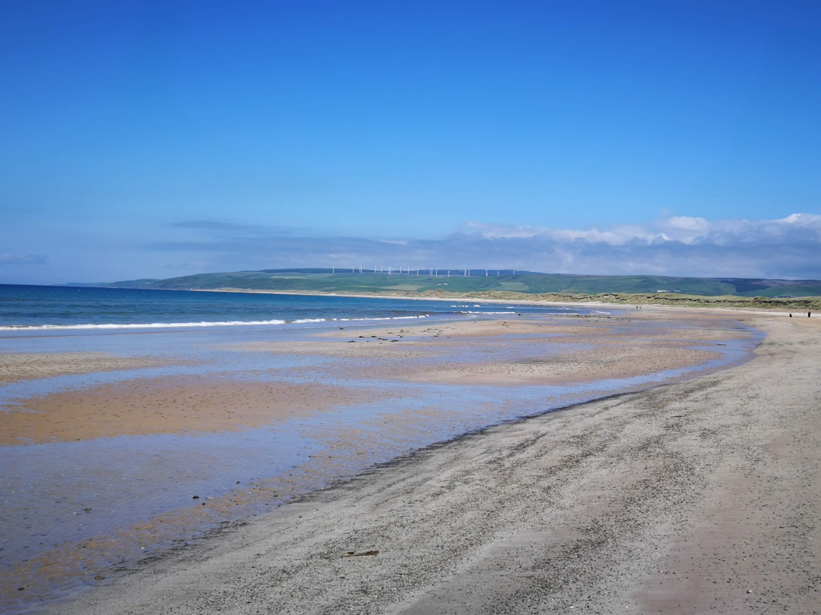 Machrihanish Bay Beach的照片 带有碧绿色纯水表面