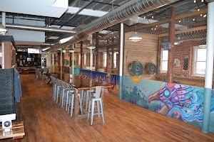 Dagar Downtown Art Gallery and Axe Room - photo 4