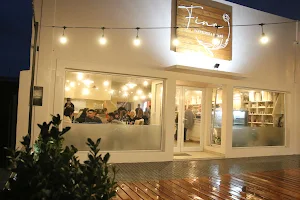 Fina Pasteleria y Cafe Helados - Resto image