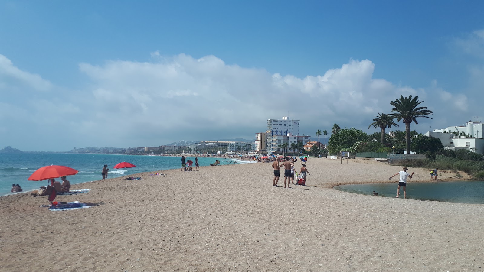 Foto di Platja del Morrongo con una superficie del acqua verde-blu