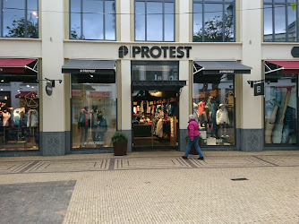 Protest Outlet Bataviastad