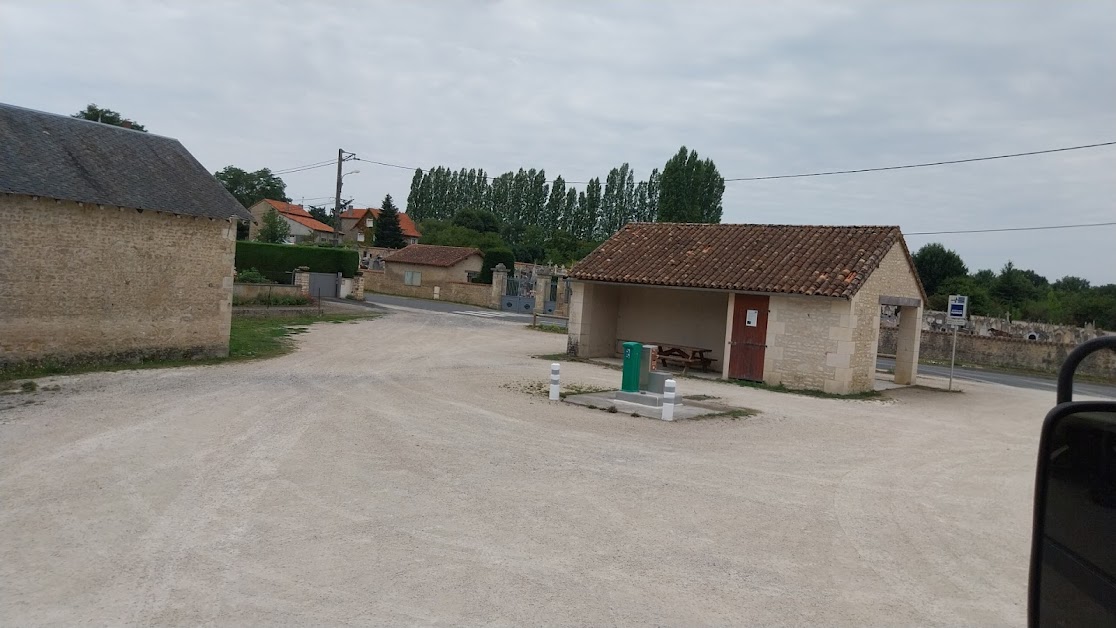 aire de services et stationnement camping cars à Usson-du-Poitou (Vienne 86)