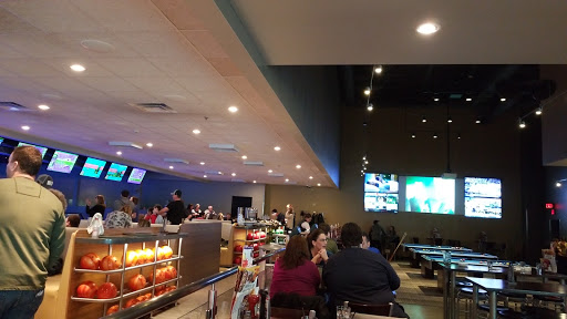 Restaurant «Main Event Entertainment», reviews and photos, 28248 W Diehl Rd, Warrenville, IL 60555, USA