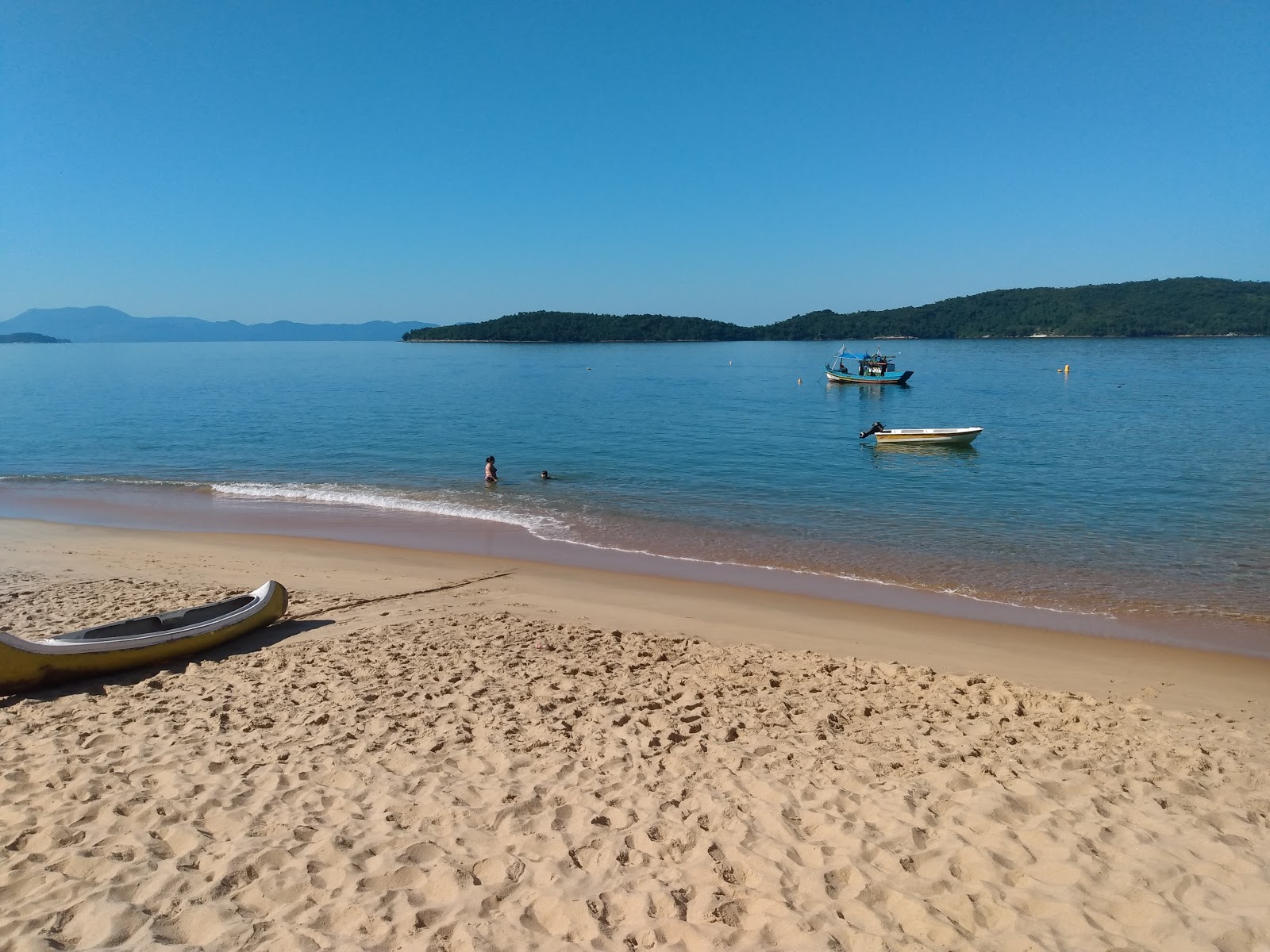 Φωτογραφία του Pedras Beach με μια ευρύχωρη ακτογραμμή