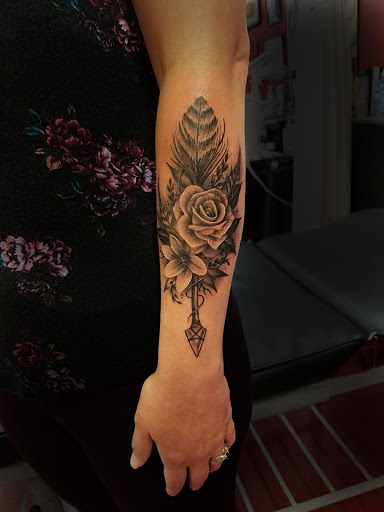 Tattoo Shop «Sarenity Tattoo & Piercing in Birchwood Mall», reviews and photos, 4350 24th Ave, Fort Gratiot Twp, MI 48059, USA