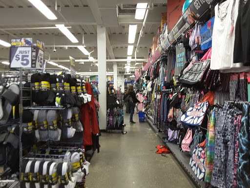 Variety Store «Five Below», reviews and photos, 1260 Old Country Rd, Westbury, NY 11590, USA