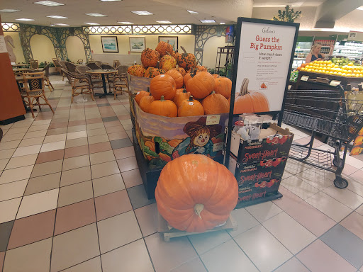 Shopping Mall «Villa Marina Marketplace Mall», reviews and photos, 13450 Maxella Ave # 240, Marina Del Rey, CA 90292, USA