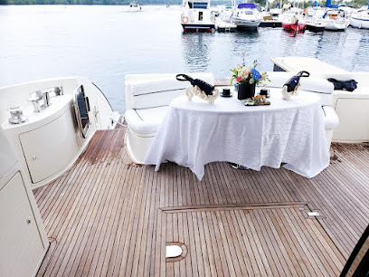Book Luxury Boat