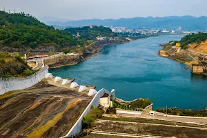Hoa Binh Hydropower Plant image