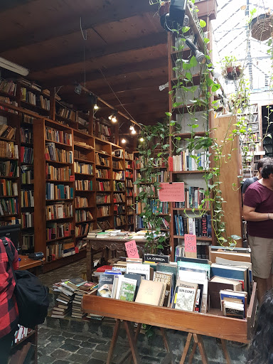 Antique bookstores Montevideo