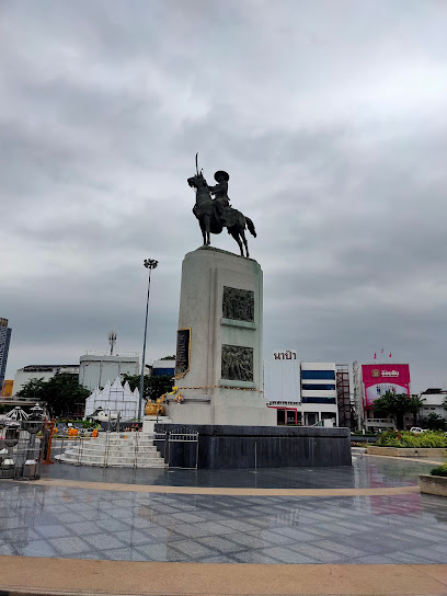 อนุสาวรีย์พระเจ้าตากสินมหาราช Phrachao Tak Sin Maha Rat Monument