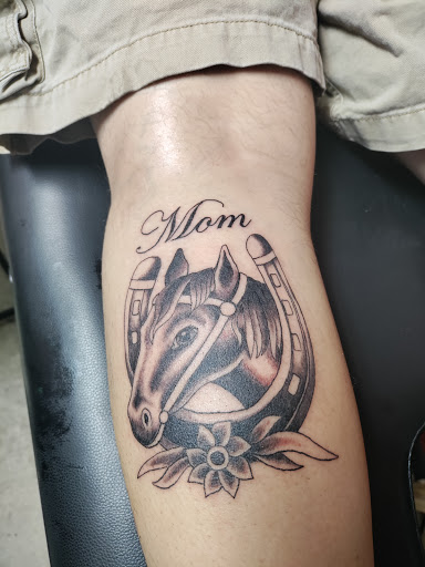 Tattoo Shop «Electric Sunset Tattoo», reviews and photos, 112 N Magnolia St, Rockport, TX 78382, USA