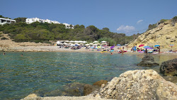 Cala Codolar'in fotoğrafı küçük koy ile birlikte