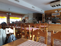 Atmosphère du Café Salon de thé Pâtisserie La Couronne à Gex - n°1