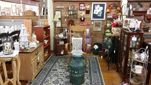 Antique Furniture Store «Jarfly Antique Market», reviews and photos, 47 Railroad Ave, Jefferson, GA 30549, USA