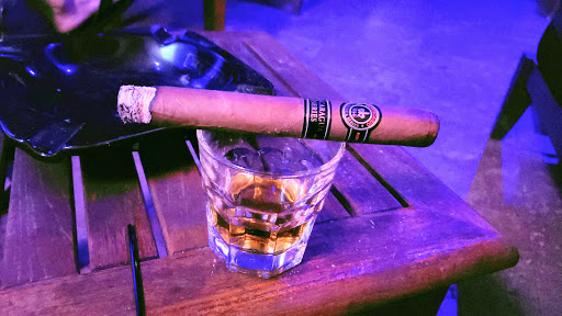 Tobacco Shop «Angry Moon Cigar Bar», reviews and photos, 2401 PGA Boulevard, Palm Beach Gardens, FL 33410, USA