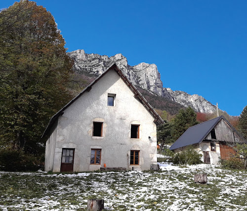 Le Rajon: location grand gîte rustique de groupes 15 personnes dans les Alpes à Plateau-des-Petites-Roches