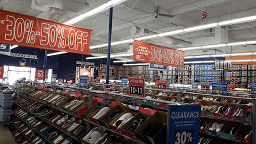 Shoe Store «SKECHERS Factory Outlet», reviews and photos, 15251 Beach Blvd, Westminster, CA 92683, USA