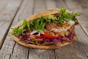 Kebab mejorada del campo hot & Tasty image