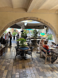 Atmosphère du Restaurant de spécialités provençales Auberge Provençale à Valbonne - n°4