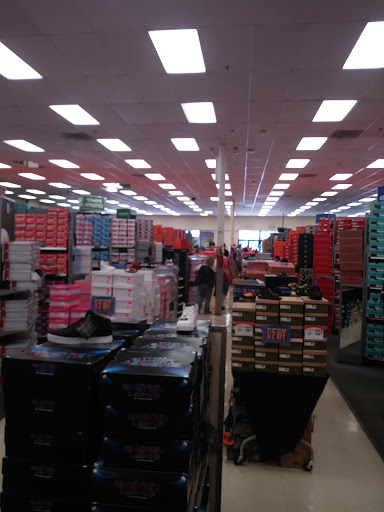 Shoe Store «Shoe Carnival», reviews and photos, 3408 S Glenstone Ave, Springfield, MO 65804, USA
