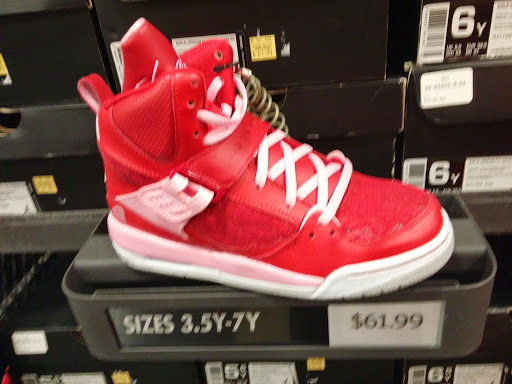 Clothing Store «Nike Factory Store», reviews and photos, 661 S Fork Ave SW Suite H, North Bend, WA 98045, USA