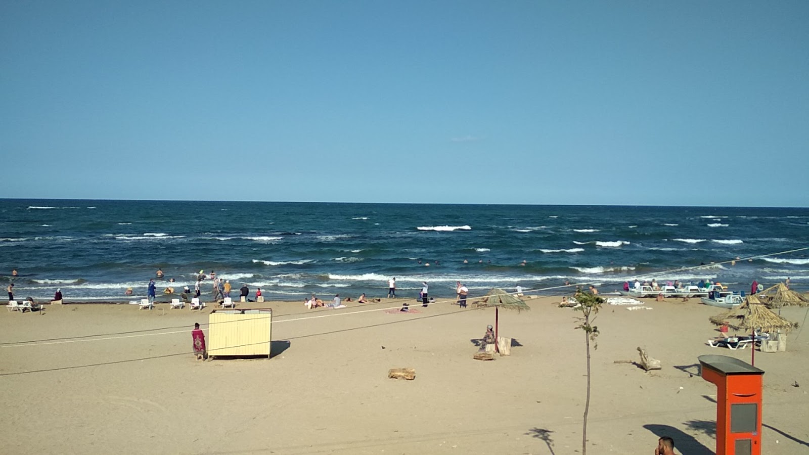 Photo de Lazurnyy bereg Beach avec un rivage spacieux
