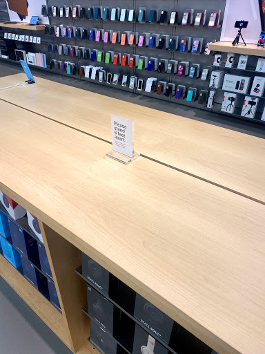 Computer Store «Apple Walt Whitman», reviews and photos, 160 Walt Whitman Rd, Huntington Station, NY 11746, USA