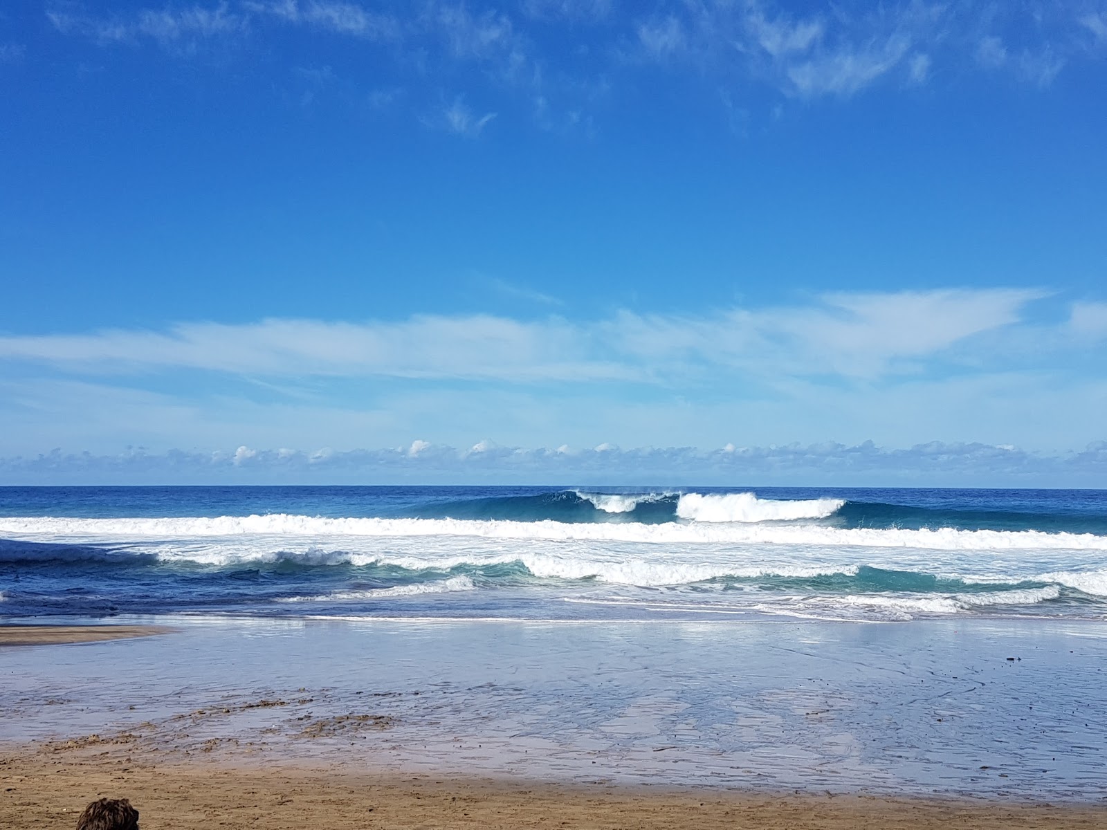 Photo de Hanakapiai Beach entouré de montagnes