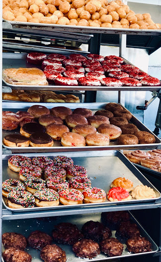 Donut Shop «Donut Hut», reviews and photos, 2025 W Magnolia Blvd, Burbank, CA 91506, USA