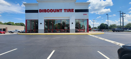 Tire Shop «Discount Tire Store - Louisville, KY», reviews and photos, 2131 S Hurstbourne Pkwy, Louisville, KY 40220, USA