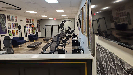 Explore men's knuckle tattoo ideas, creative tattoo ideas in Lombard, available at New Hope Tattoo