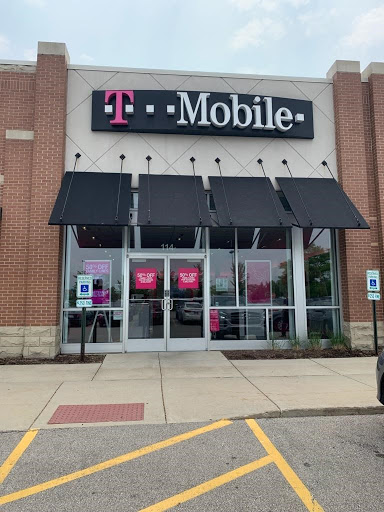 T-Mobile, 114 E Kensington Rd, Mt Prospect, IL 60056, USA, 