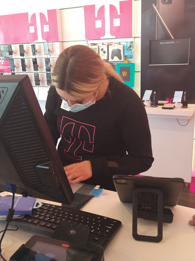 Cell Phone Store «T-Mobile», reviews and photos, 106 W 11400 S, Sandy, UT 84070, USA