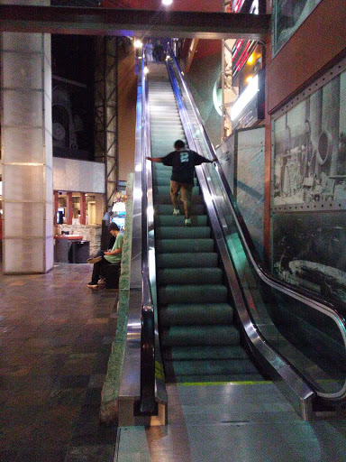 Movie Theater «Regal Cinemas Alamo Quarry 16», reviews and photos, 255 E Basse Rd, San Antonio, TX 78209, USA