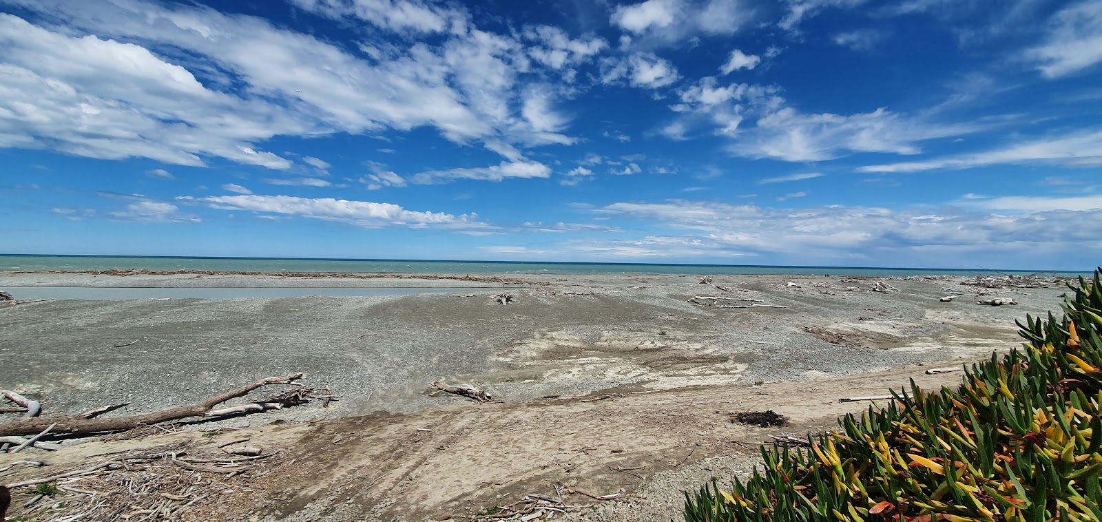 Photo of Wakanui Beach with very clean level of cleanliness